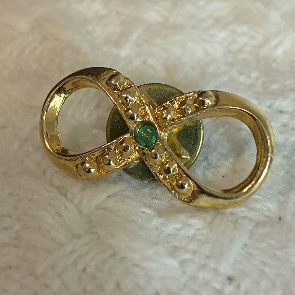 Vintage Hattie Carnegie HC Signed Infinity Bow Brooch Green Rhinestone Gold Tone